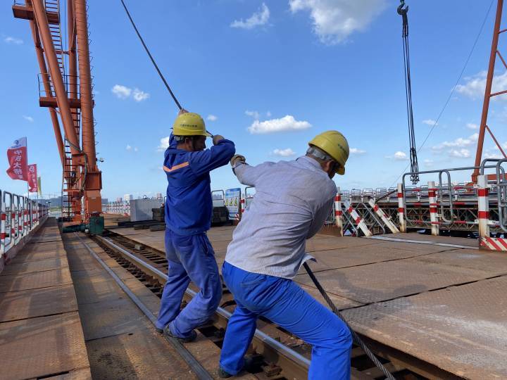 台风防御120吨的龙门吊机怎么固定他们是这么做的