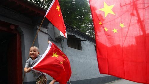 此国没国旗 用中国国旗代替 被我国婉拒 后在国旗上加8个汉字 全网搜