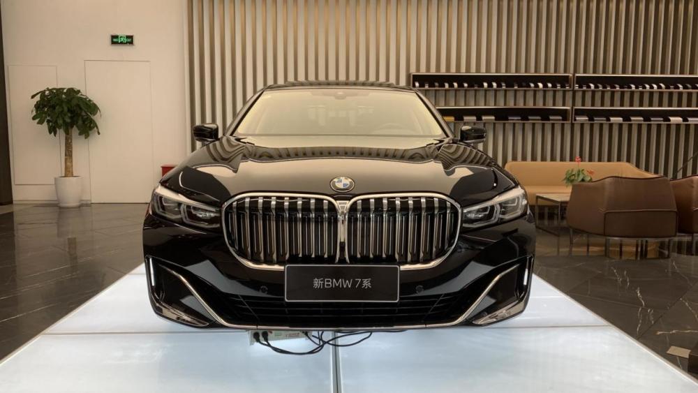 入门旗舰级车型宝马740Li实拍-奔驰S级与奥迪A8的直接竞争对手