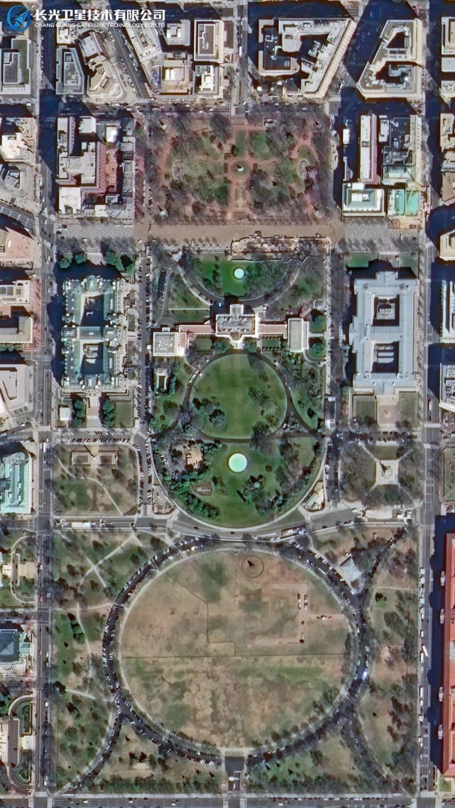 白宫是美国总统的官邸和办公室,第一任总统乔治·华盛顿在1791年选择