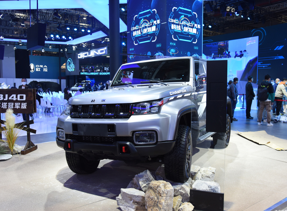 北京越野又一新车亮相，三把锁＋分时四驱，越野更牛，价格真便宜