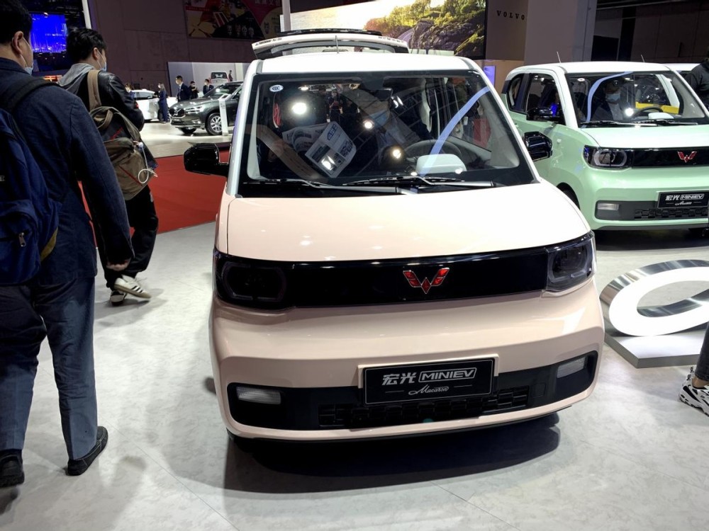 宏光MINI EV马卡龙，精巧可爱，如何捕获一众少女的芳心