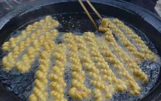 稷山麻花才能口感酥脆图解"稷山麻花"别看小小的一根麻花虽用料至简