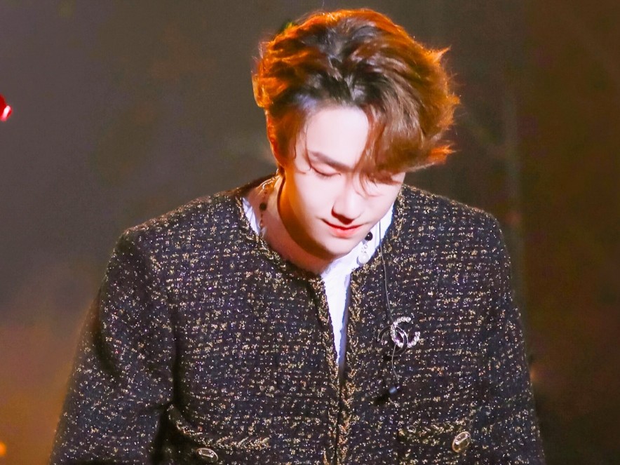 韩红发长文 感谢王一博先生一路的陪伴 他很勇敢 他感动了我 全网搜