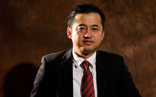 1991年,仅比李宁晚一年,公司股票于2007年在香港上市,董事长是丁世忠