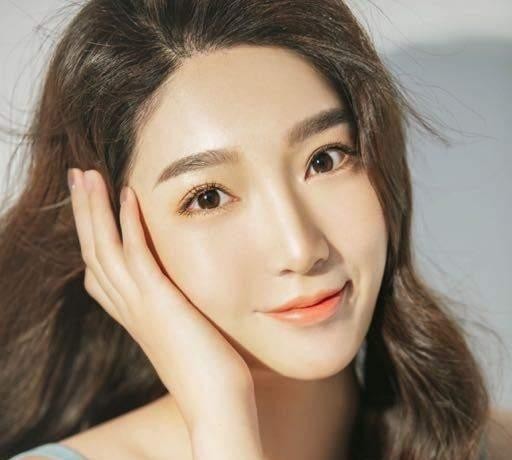 吴亦凡经纪人冯萌被扒资深粉丝变经纪人靠给吴物色女生吗