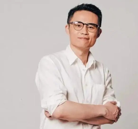 口才很好,能言善辩,"致谭女士"也说,她就是吃了这方面的亏,被周玄毅的