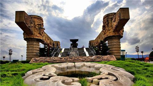 三星堆遗址挖出青铜女人像,揭示5000年前古蜀国女子地位