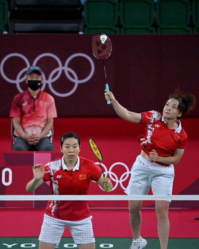 东京奥运会羽毛球女双小组赛中国组合陈清晨贾一凡获胜