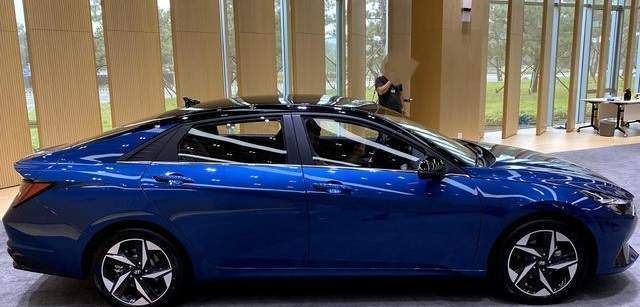 全系自动挡，轴距超2.7米，气场不输思域，9.98万起