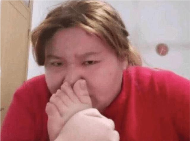 原来是"郭老师"在直播的过程中,对赵露思这位当红的流量小花出言不逊