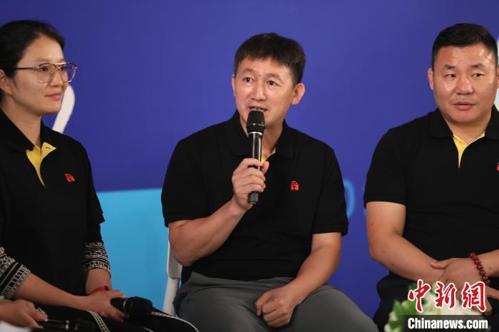 中新网北京7月24日电 (郝凌宇)近日,"为奥运喝彩"组委会邀请奥运冠军