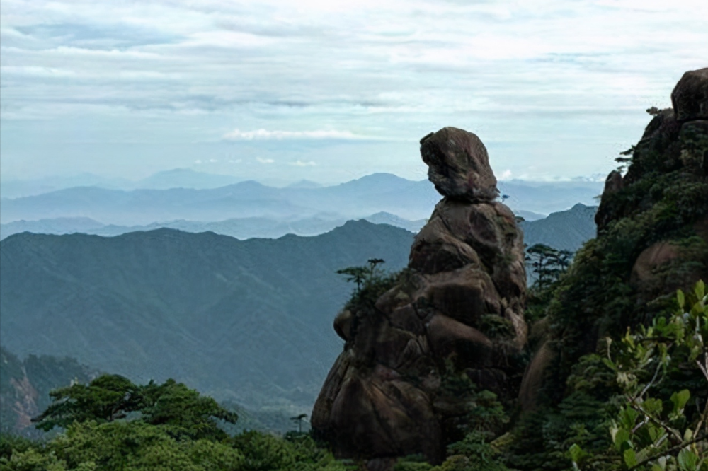 这个景区是"三峡"中很重要的一个景点,它就是神女峰,平时就受到了许多