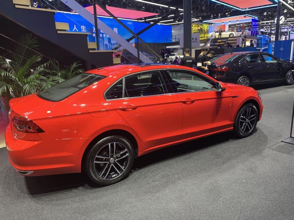 采用撞色搭配和“黑化设计”的全新凌渡，又会带来怎样精彩