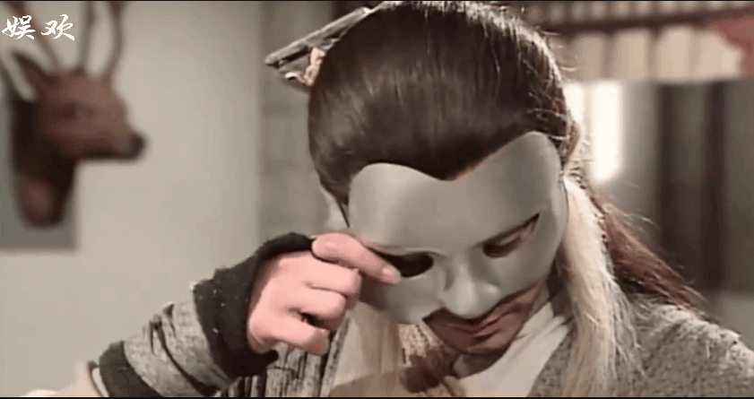 6版杨过摘面具,谁更丝滑顺畅?当他摘掉时,弹幕:还是戴上吧