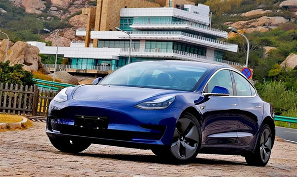 特斯拉Model3：卖着卖着，成了今年B级车半程冠军