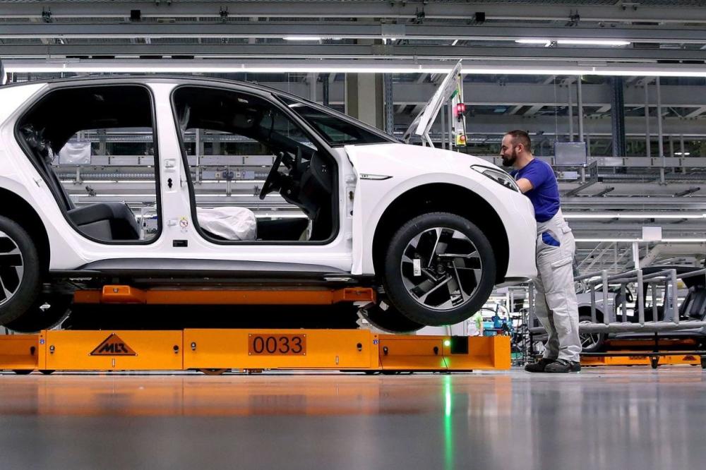 白宫2千亿美元战未来，刚上战场就发现，未来是中国的