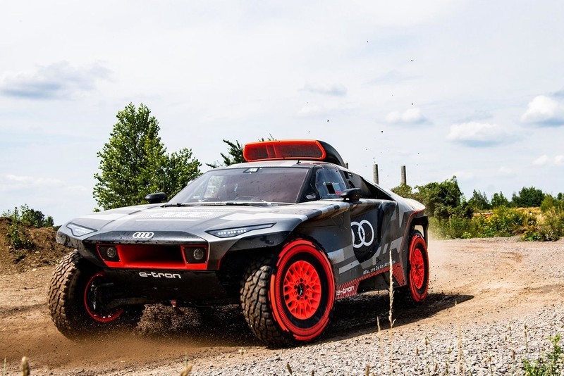 增程式动力跑达喀尔拉力赛 奥迪RS Q E-Tron真没跟你开玩笑