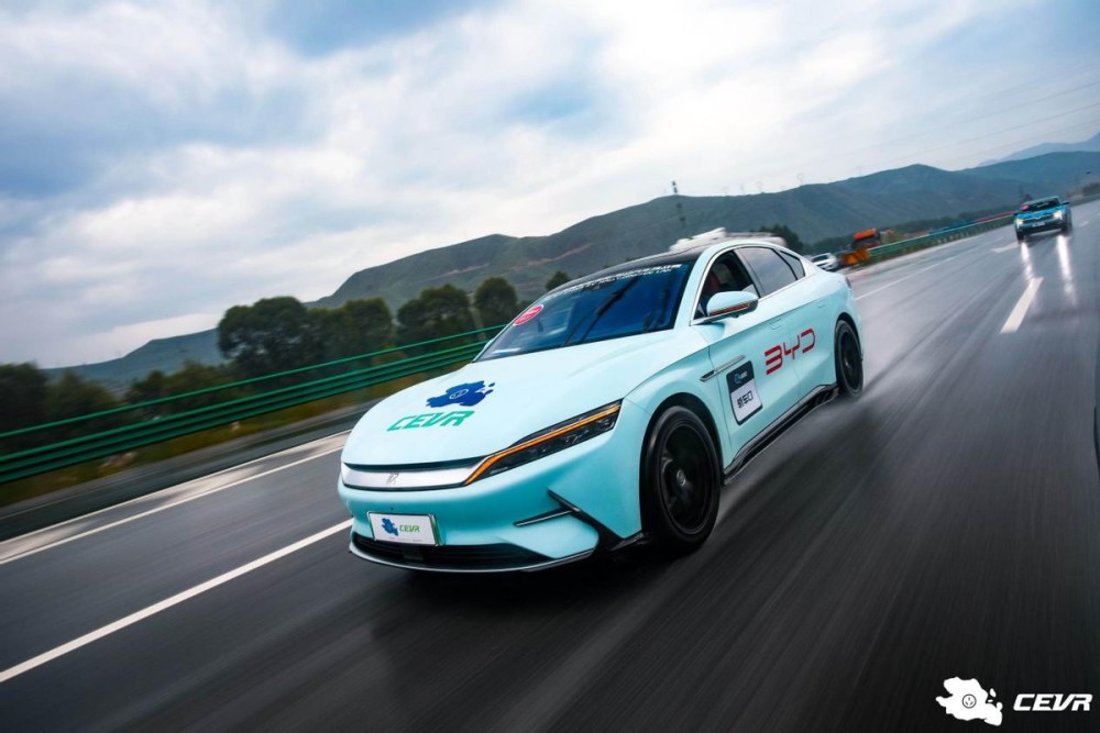 百车集结！一个赛车、赏景两不误的挑战赛