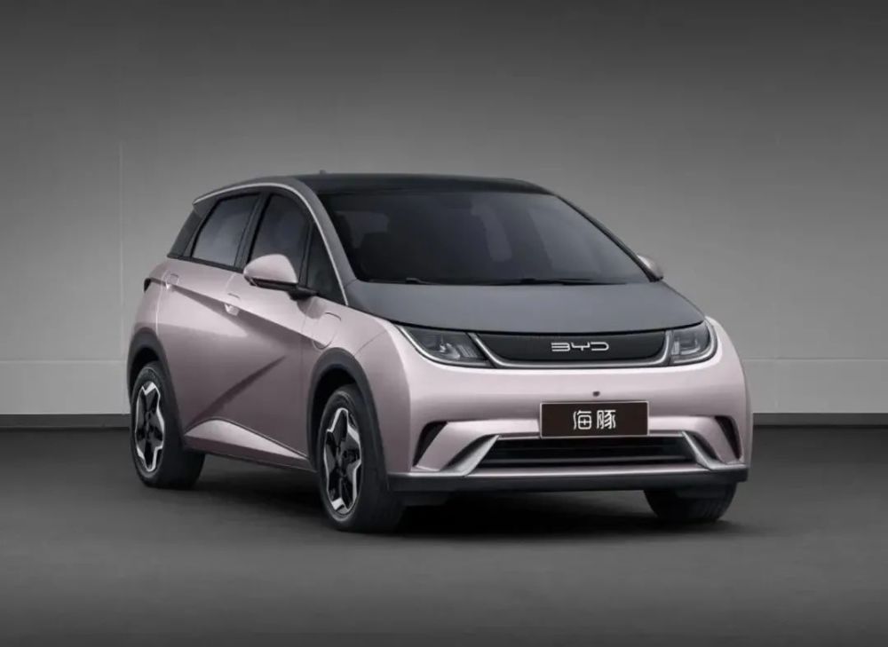 五颜六色的外观内饰 2700mm轴距的小车爆款预定？