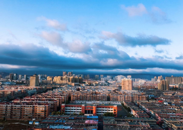 包头市的左膀右臂成员第三产业占比达60是西北交通枢纽