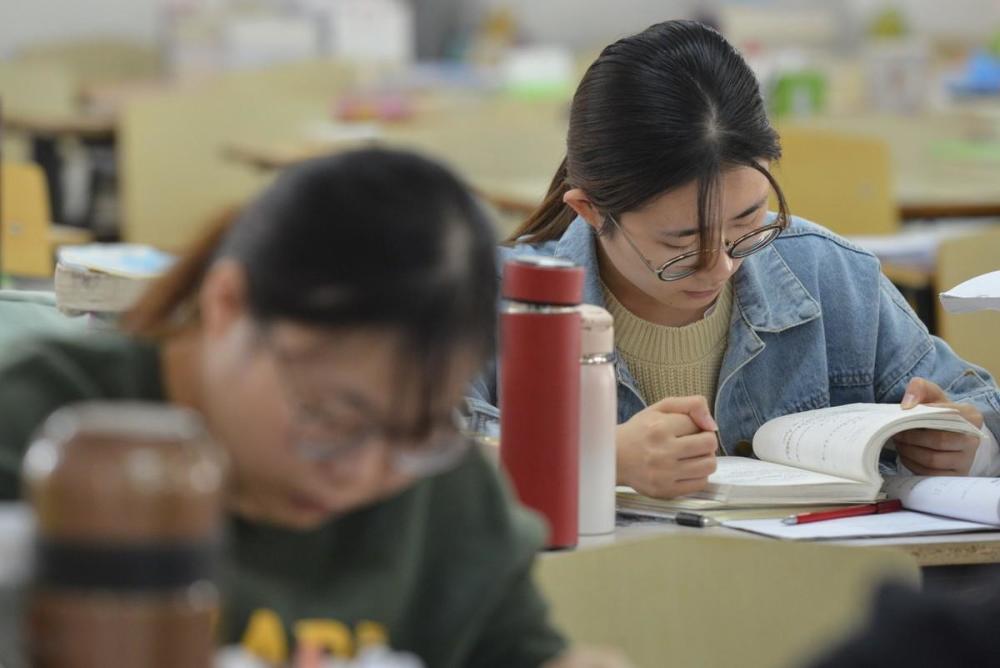 本科学历人口比例_现如今,本科学历在中国“凌驾”多少人之上,这个比例很真