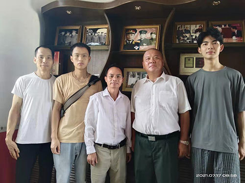 谢文淦走进堂伯父谢振华农场_腾讯新闻