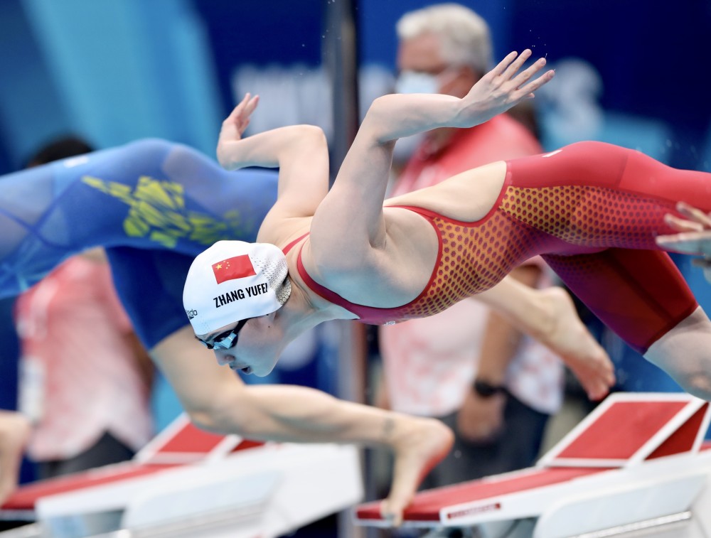 (东京奥运会)游泳—张雨霏晋级女子100米蝶泳半决赛