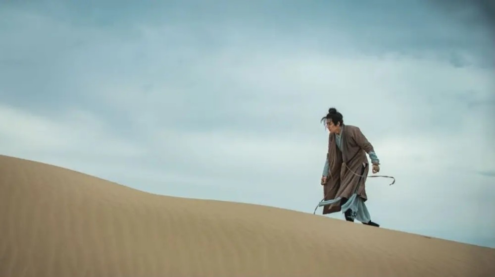 魏平安就是他的长子,只是没想到白无忌突然出现杀了白昊天重伤魏平安