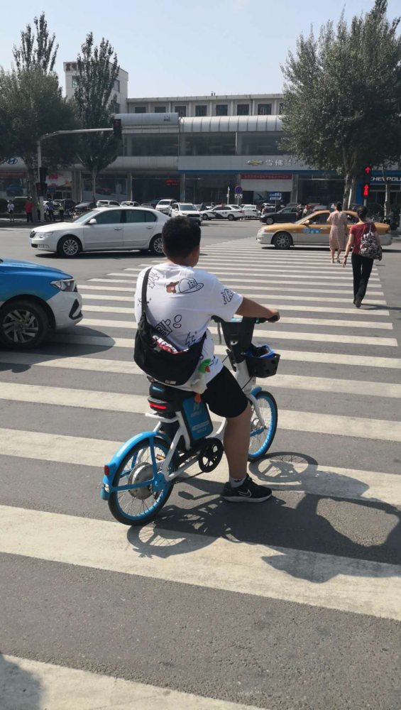 市民随手拍不文明继续曝光