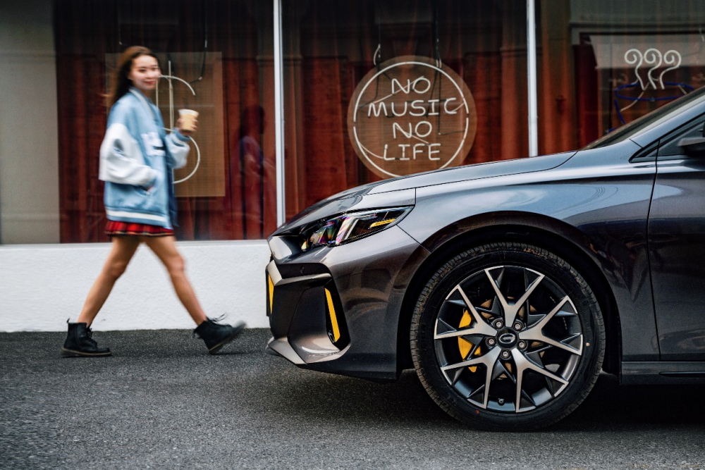 广州人气商圈惊现“猛兽”！影豹仅需9.88万 支持“先试后买”！