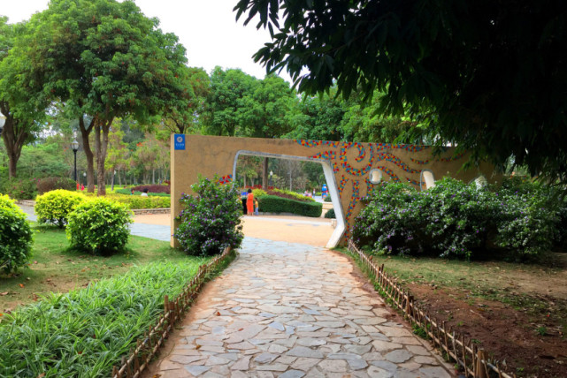 目前,忠侖公園是廈門市內一個以四季花為主題的大型公園,現如今是免費