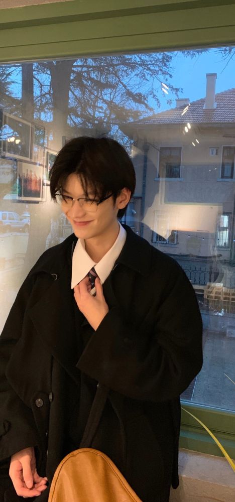 男生头像好多话忍着憋着后来就懒得说了再后来就不在意了