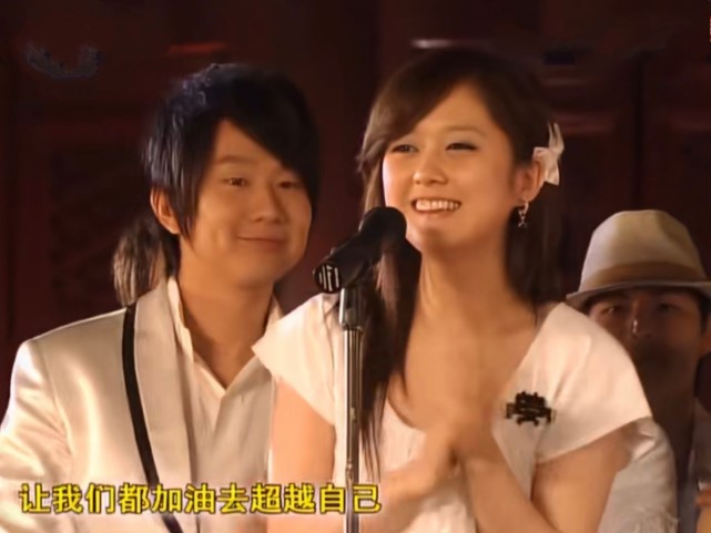 回看北京欢迎你mv群星里最特殊的她真是可惜又可恨啊