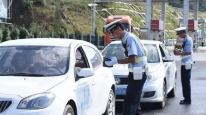 跑高速“逢三必进”是啥意思？新手一问三不知，后悔到现在