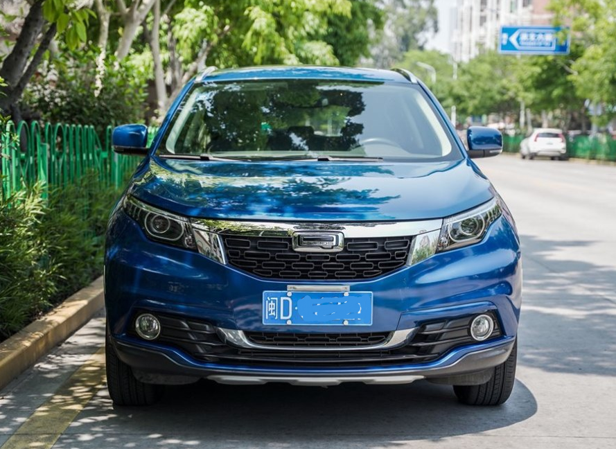 小伙花6万元买辆观致5，对外观造型很满意，谈到油耗时他开诚布公