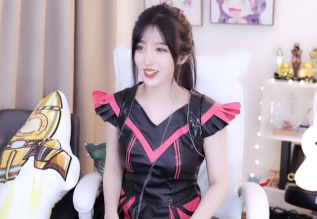 呆妹最新cos照片引发热议网友你这是兔女郎还是小舞