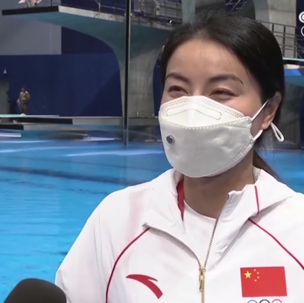 虽然在运动员时代是跳水女王,但担任委员就是另一个维度的工作,郭晶晶
