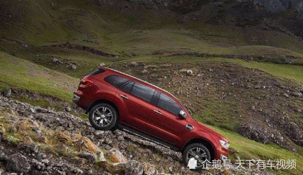 自动挡下坡D挡踩刹车是错的，这样做才正确，车主：幸好知道了