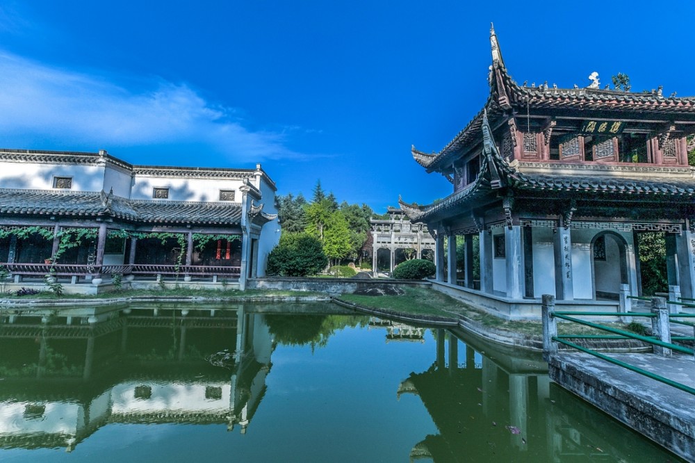 合肥徽园是一处人造景区,但是趣味性,知识性与可玩性非常明显