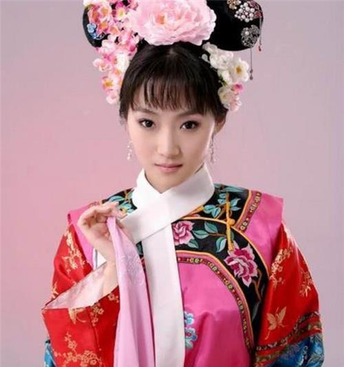 她是爱新觉罗后裔,拒绝出演清宫戏,但因刘德华破例演了一次格格