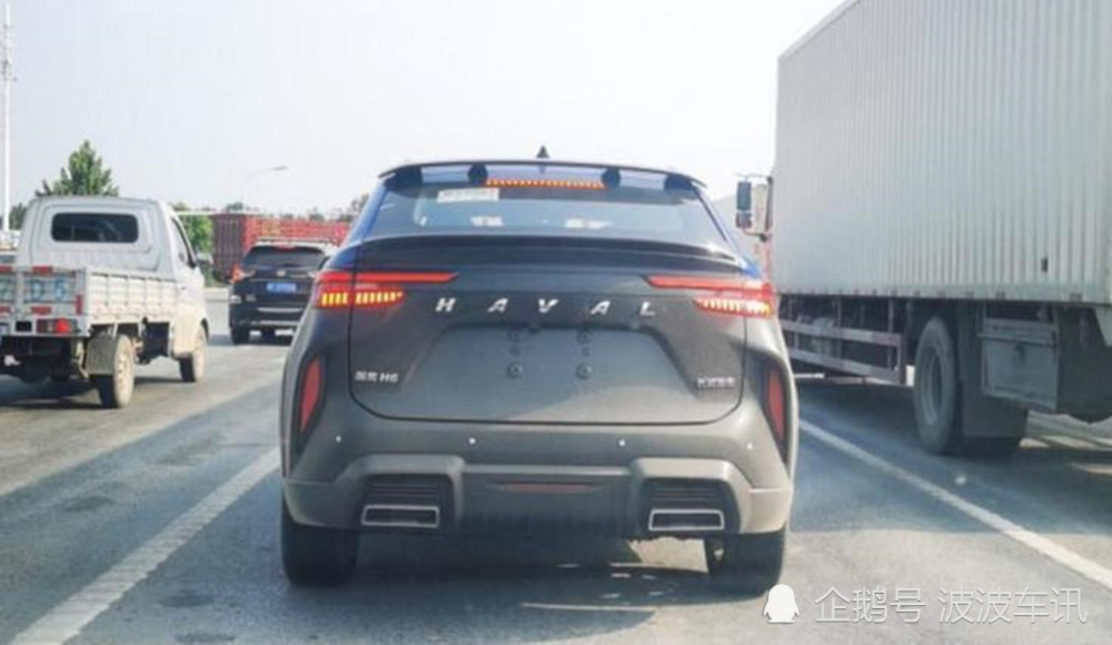 全新哈弗H6 轿跑实车上路，采用溜背设计，造型很运动