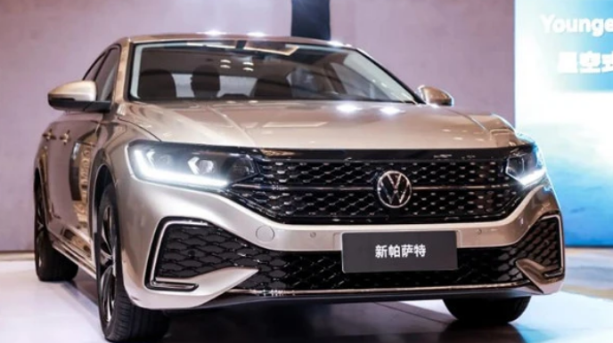 全新一汽大众速腾路试谍照曝光，内饰得到调整