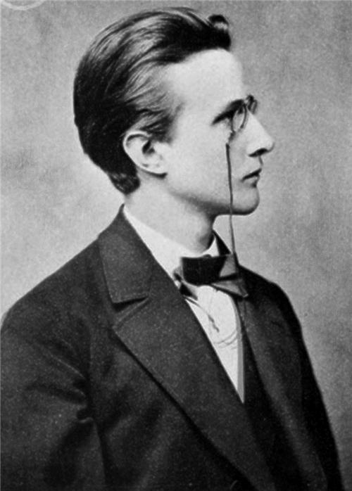 原来教科书都是骗人的谁年轻的时候不是绝世容颜呢