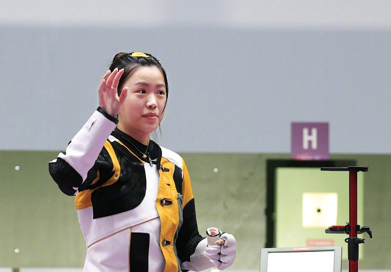 中国代表团在奥运会首个比赛日的金牌数量达到3枚,排在世界第一,而