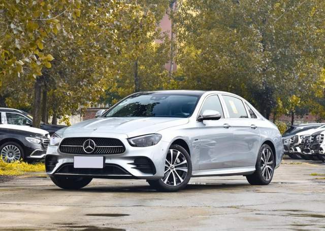 奔驰E的1.5T轻混弱，但2.0T轻混就不闹着玩，700牛·米