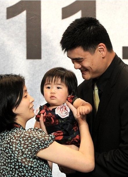 姚明这么高,竟然也能找到老婆?他不仅找到了,老婆还特别漂