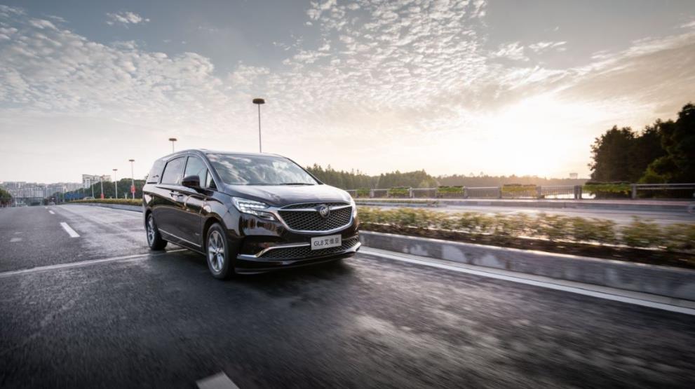“升舱”新体验——试驾商务标杆 2022款别克GL8艾维亚六座版
