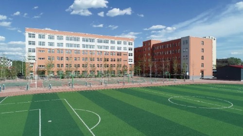 同学们,请相信:在十中会遇见最美的时光,最好的自己,十中的明天也将因