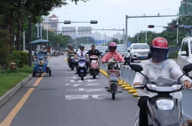电动车“能买不能用”成过去式，海口放开上牌，车主：终于等到了